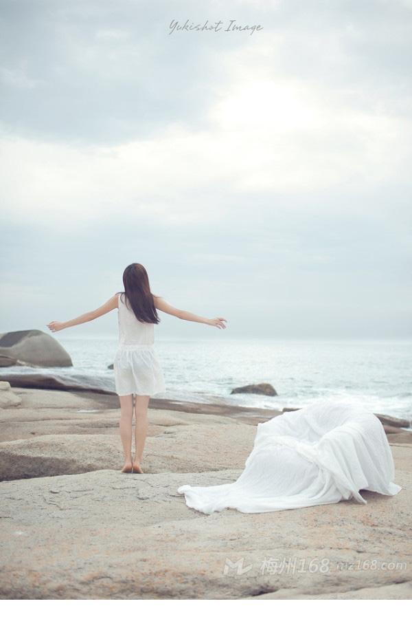 清爽女生海边浪漫唯美图片