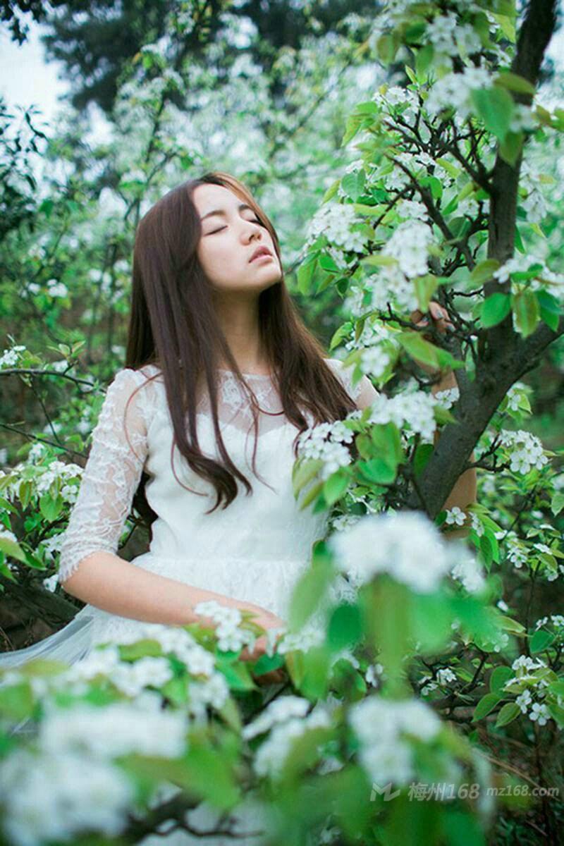 白纱长裙森系美女户外森林唯美写真